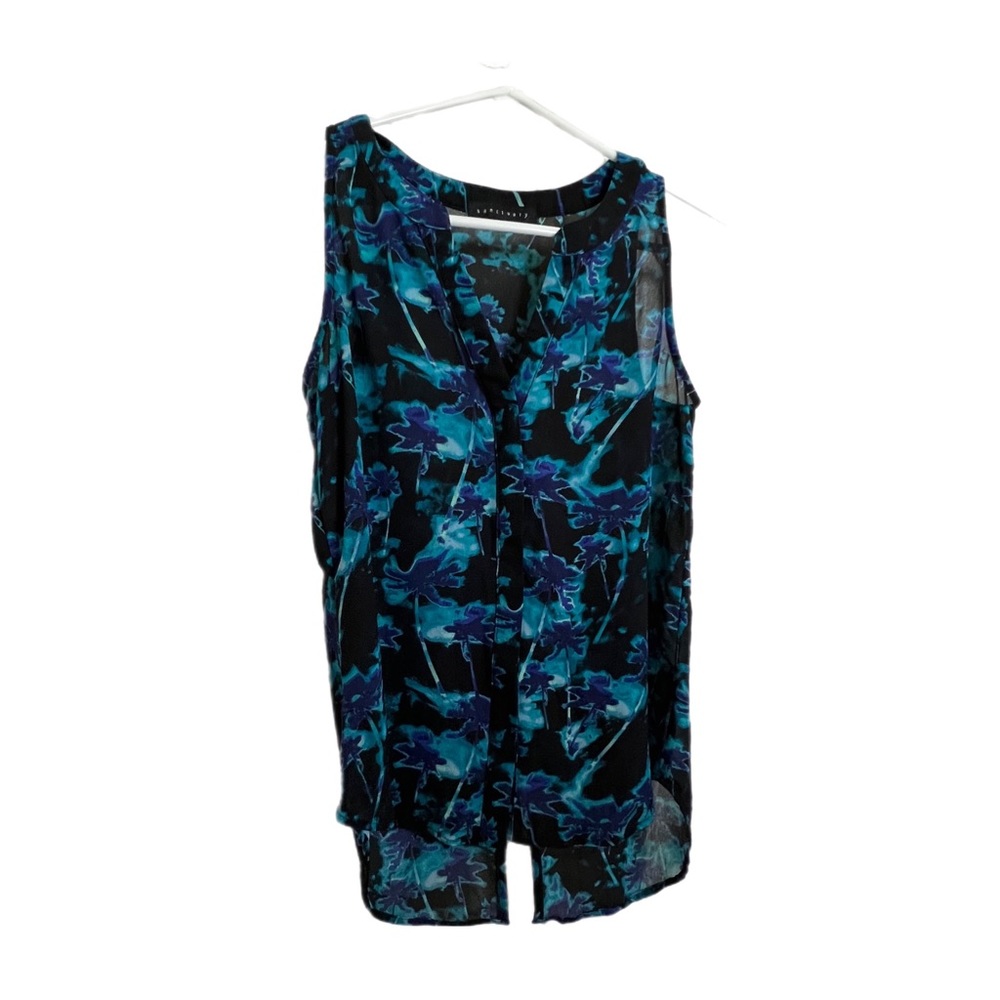 Sanctuary blouse with a summery Palm Tree Print! Like new!